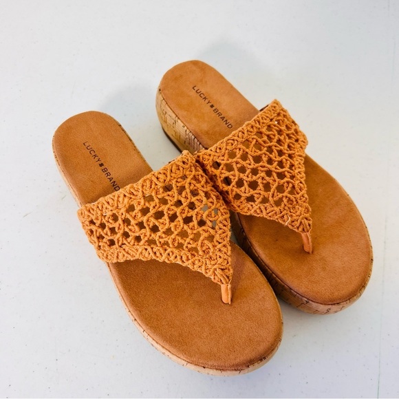 Lucky Brand NWOT  Jaslene Platform Thong Sandal in Sunflower - Picture 1 of 9